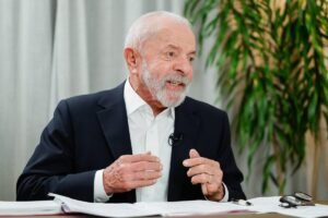 mulher-afirma-que-lula-ja-morreu-e-que-e-o-sexto-sosia-que-o-substitui