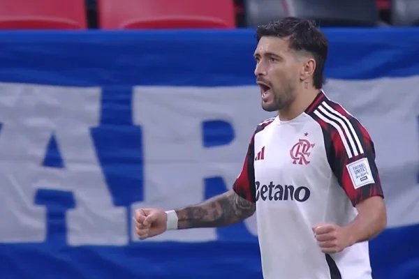 Arrascaeta marca dois gols e iguala Pedro como artilheiro em Mundiais - destaque galeria