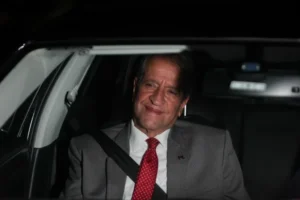 Após encontro na casa de Flávio, líderes do Centrão vão consultar bancadas sobre apoio - destaque galeria