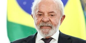 antes-de-viagem-ao-panama,-lula-conversa-com-presidente-mulino