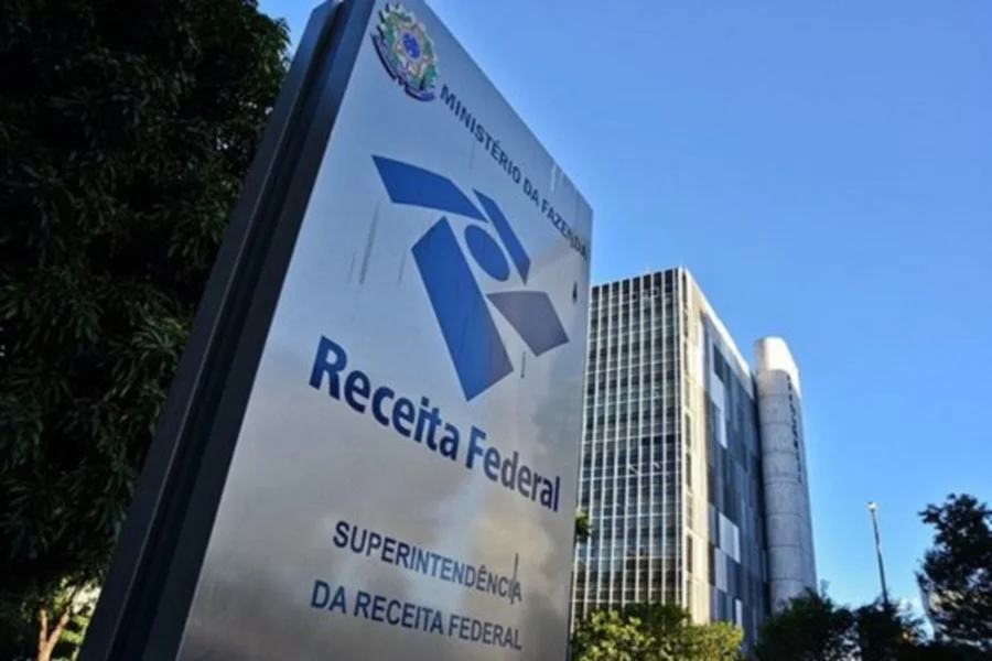 Ampliação da isenção do Imposto de Renda já reflete no contracheque, com aumento real do salário líquido e mais renda disponível para consumo.