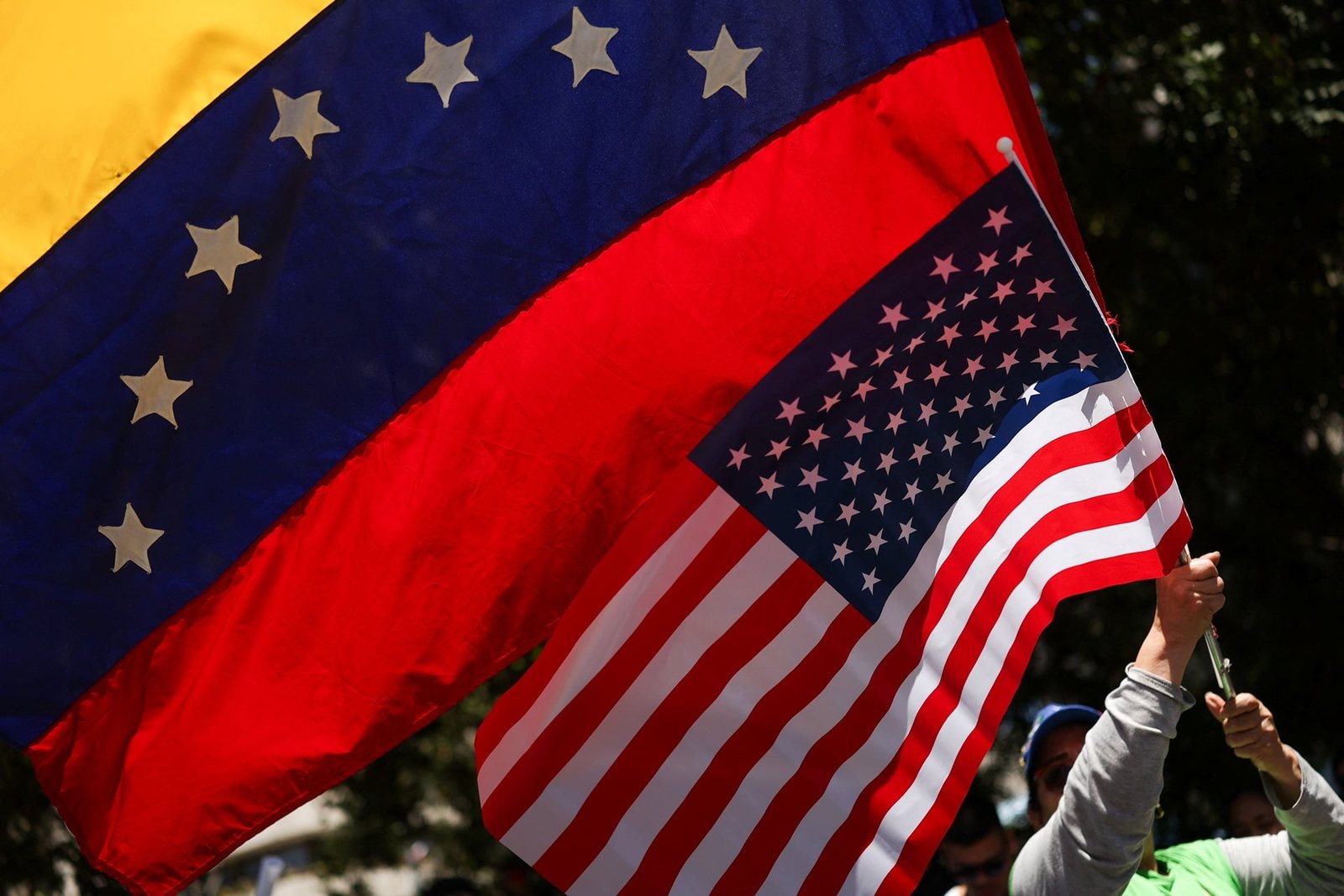 eua-e-venezuela-concordam-em-restabelecer-relacoes-diplomaticas-e-consulares