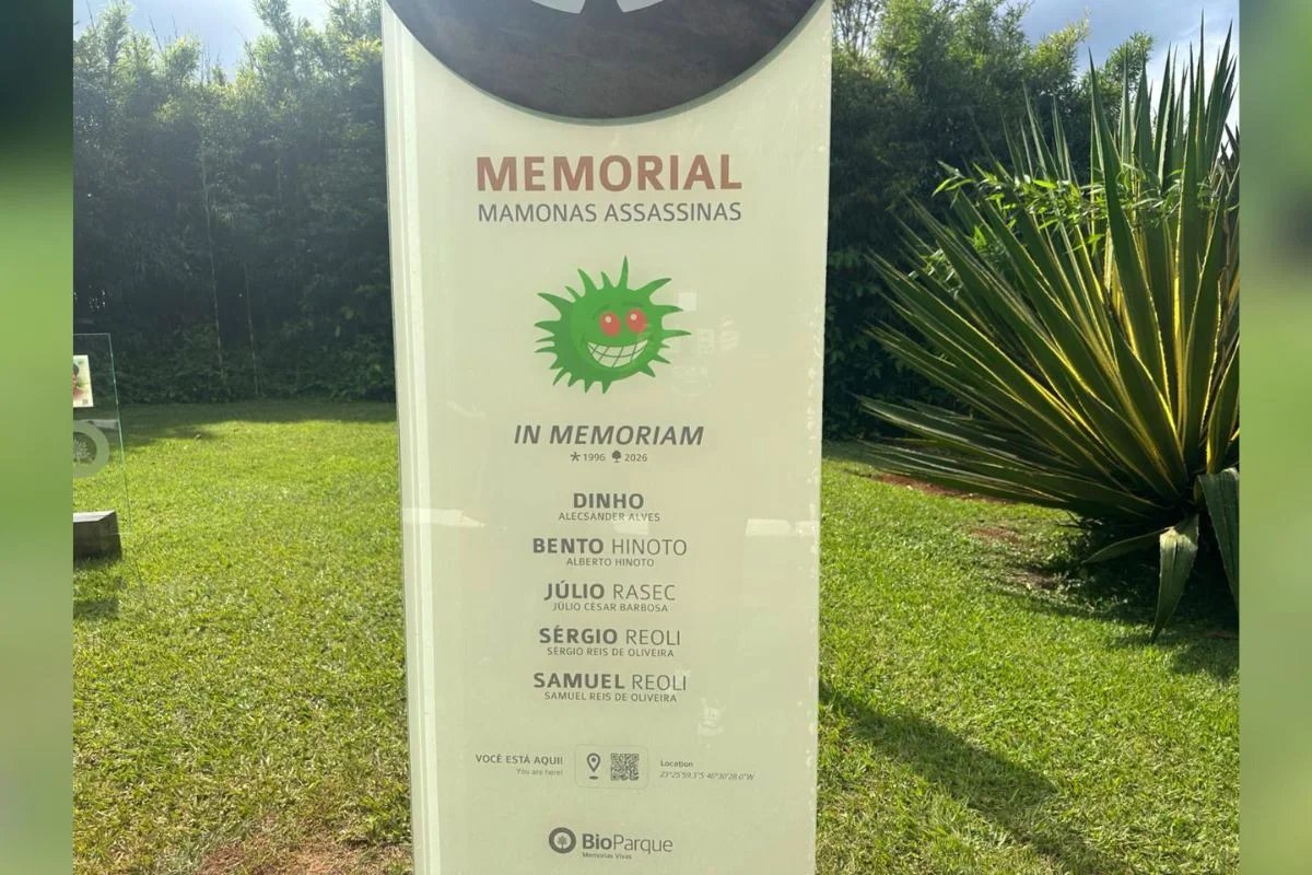 Homenagem aos Mamonas Assassinas no Jardim Bioparque do Cemitério e Crematório Primaveras, em Guarulhos
