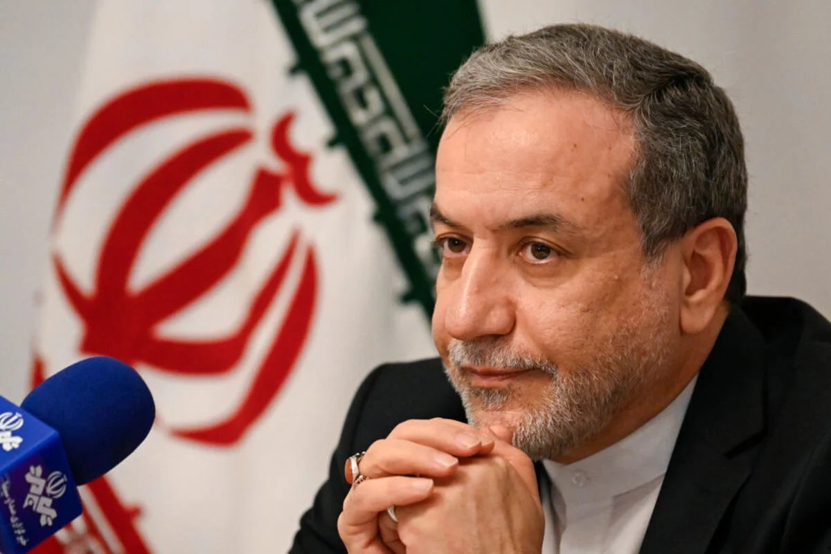 Em reunião com ministros europeus, iraniano se defende: "Guerra injusta"
