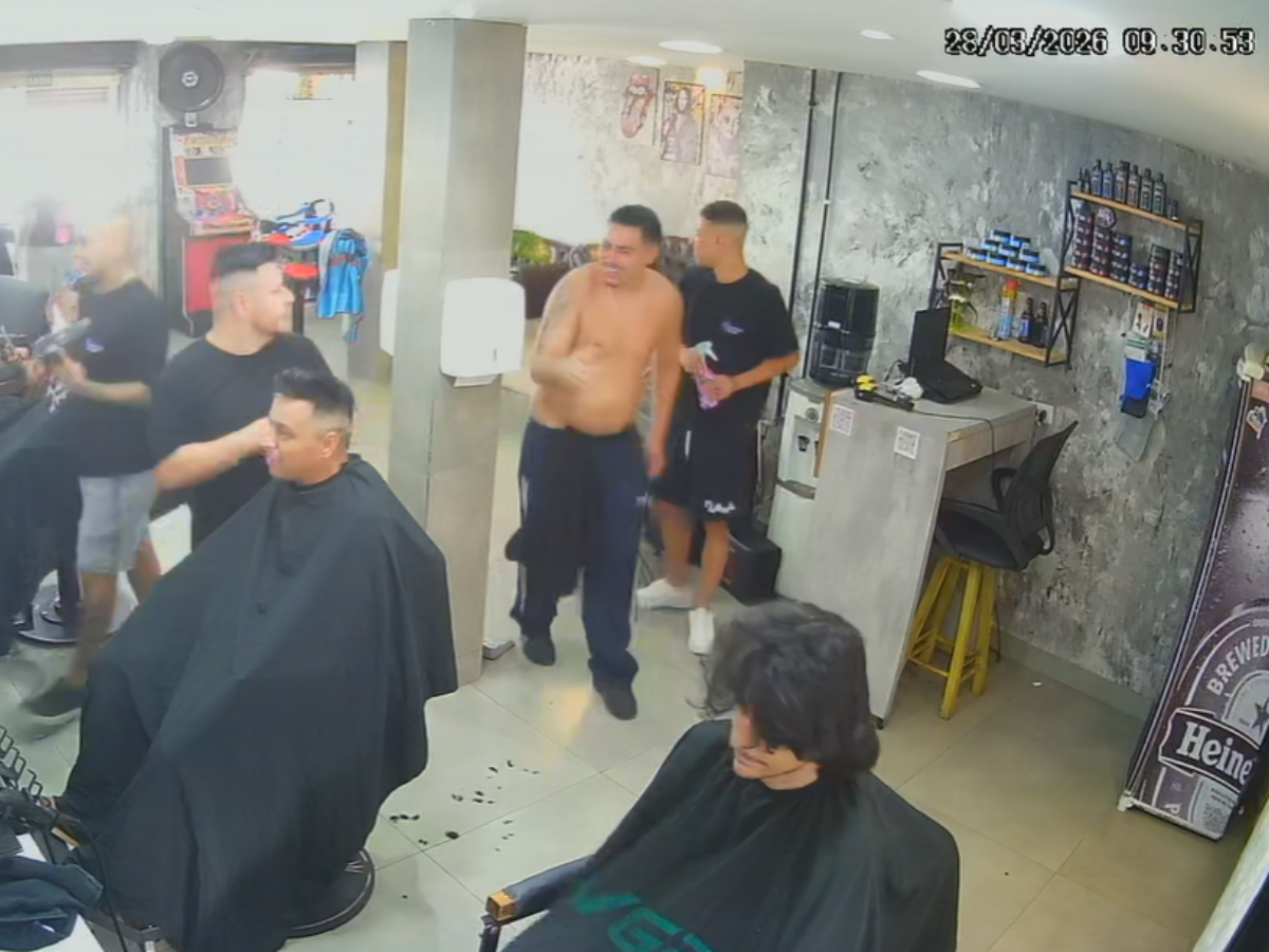 Imagens mostram Pedro em barbearia onde arrumou confusão na manhã deste sábado (28/03) / Reprodução 