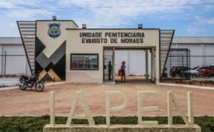 Confusão entre detentos termina com um ferido