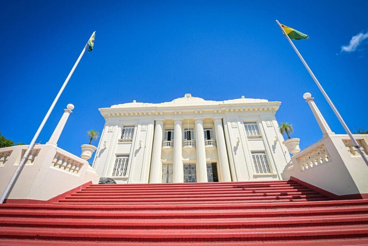 Acre é o 3º estado do país com maior equilíbrio salarial entre homens e mulheres no serviço público