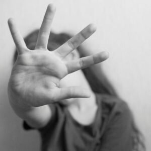 Justiça de Minas Gerais revoga absolvição e determina prisão de homem e da mãe por estupro de menina de 12 anos