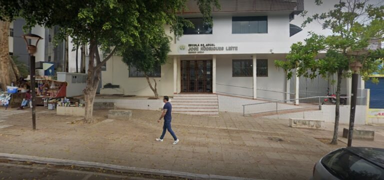 No Acre, alunos reagem a afastamento de diretora e se mobilizam em escola