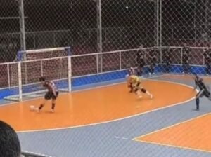 Gol perdido em futsal de Sena Madureira viraliza nas redes sociais