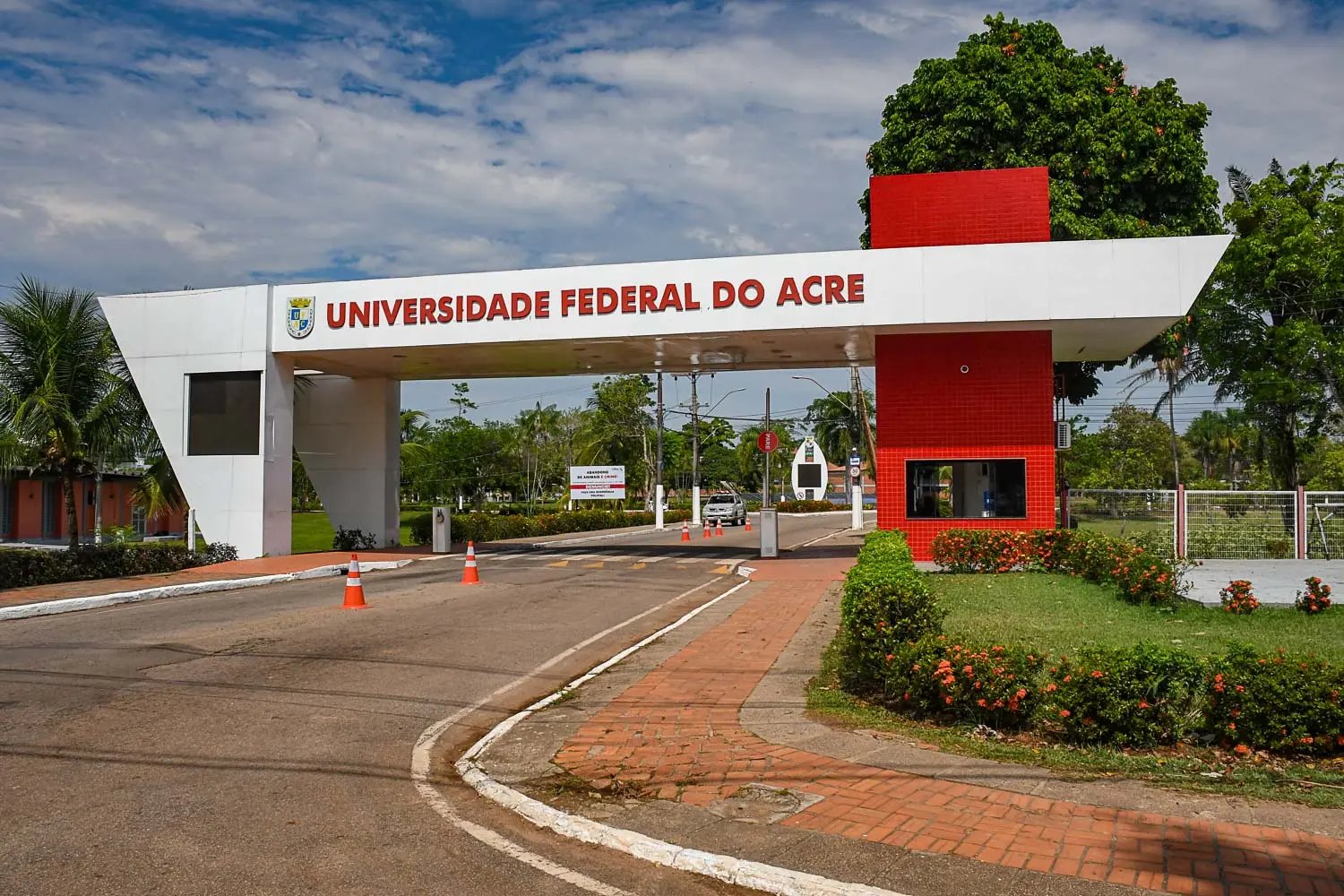 Concurso da Ufac: Inscrições começam nesta segunda-feira com salários de até R$ 5,2 mil