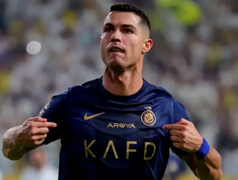 Faltam 30! Cristiano Ronaldo chega a 970 gols e encosta no milésimo