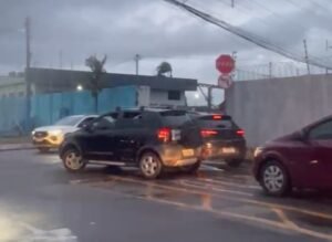 Conversão proibida vira rotina de risco em cruzamento de Rio Branco