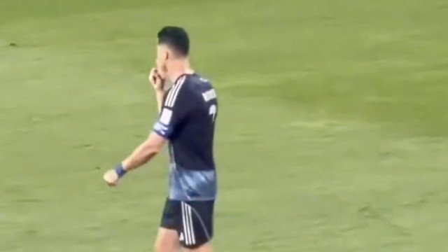 Cristiano Ronaldo se irrita com gritos por Messi e reação viraliza