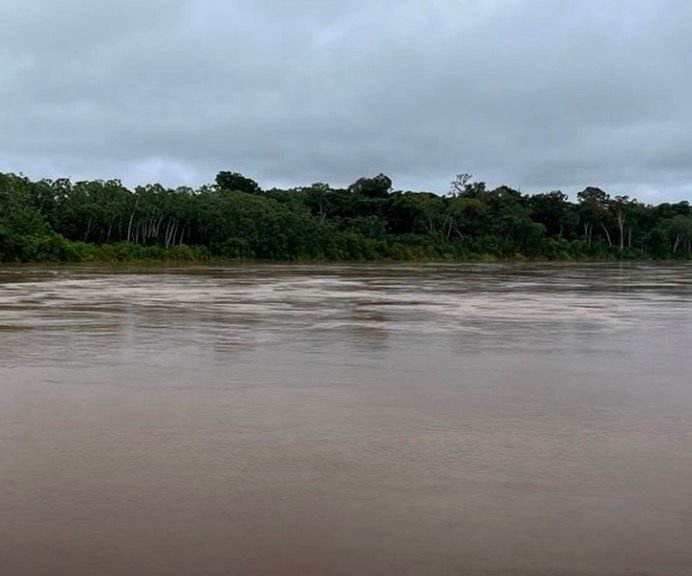 Criança de 4 anos desaparece após cair de canoa em rio no Acre