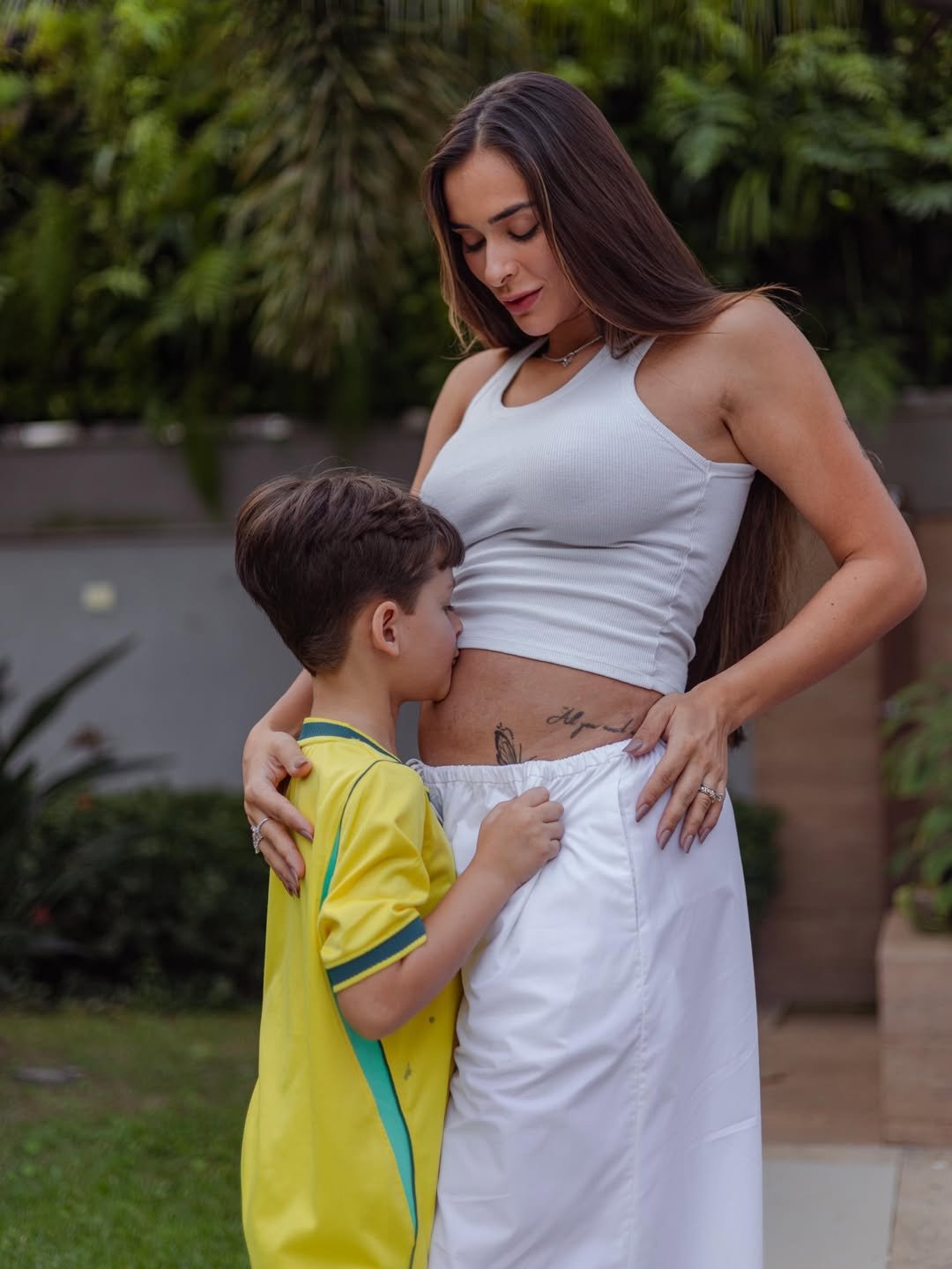 Reprodução: Instagram/@tainamilitao Reprodução: Instagram/@tainamilitao