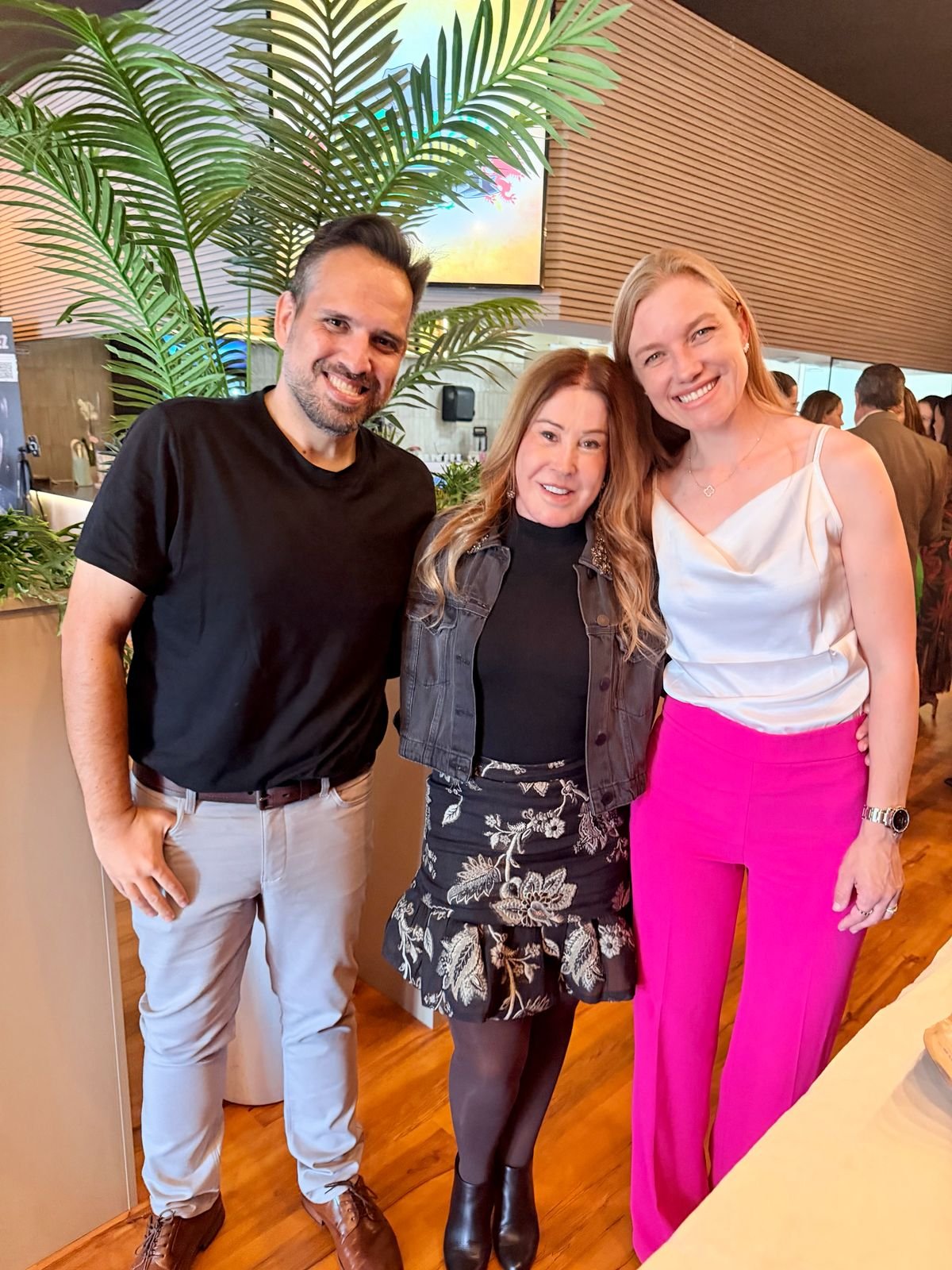 Zilu Camargo inaugurou oficialmente neste sábado, em Orlando, o restaurante Cuca Libre, novo empreendimento gastronômico voltado para o público brasileiro e latino que vive ou visita a Flórida / Divulgação Zilu Camargo inaugurou oficialmente neste sábado, em Orlando, o restaurante Cuca Libre, novo empreendimento gastronômico voltado para o público brasileiro e latino que vive ou visita a Flórida / Divulgação