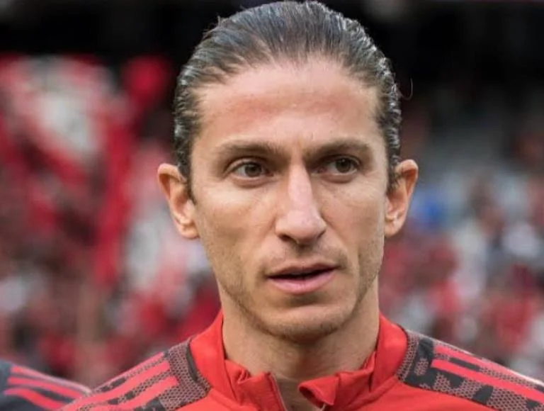 Filipe Luís é apontado como favorito para assumir time na Alemanha. Entenda!