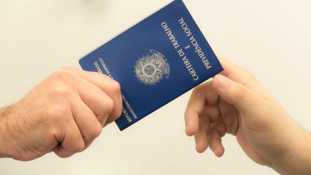 PEC do fim da escala 6x1 propõe manter hora extra em dobro aos domingos; veja perguntas e respostas