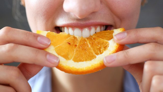 O que acontece com seu corpo ao comer laranja todos os dias