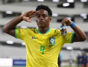 Novo queridinho? Endrick ultrapassa Memphis e entra no Top-20 mais seguido da Copa