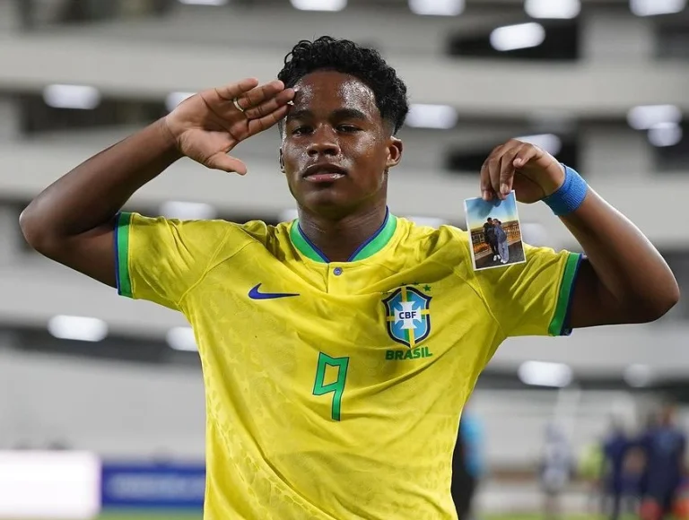 Novo queridinho? Endrick ultrapassa Memphis e entra no Top-20 mais seguido da Copa