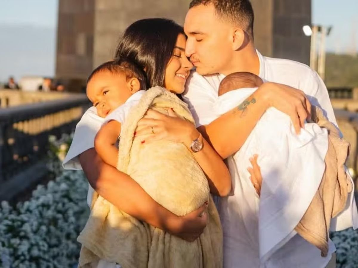 Ary Mirelle se declara aos filhos e abre álbum de fotos de batismo com João Gomes. Reprodução: Instagram Ary Mirelle se declara aos filhos e abre álbum de fotos de batismo com João Gomes. Reprodução: Instagram
