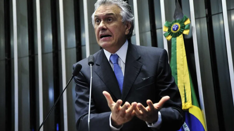 Caiado critica governo Trump e diz que Milei fez