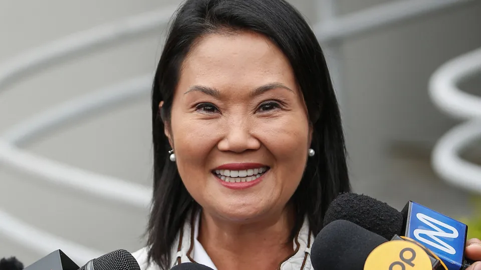 Keiko toma posse no Peru e fala em usar Forças Armadas para combater crime