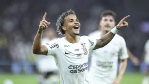 Corinthians amplia protagonismo de Kaio César enquanto aguarda Memphis
