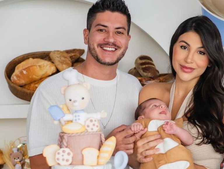Arthur Aguiar ao lado de Jheny Santucci e Gabriel Arthur Aguiar ao lado de Jheny Santucci e Gabriel