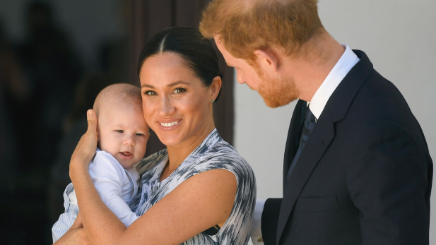 Meghan Markle, príncipe Harry e príncipe Archie.