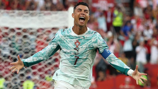 Clássico entre Portugal e Espanha agita oitavas da Copa nesta segunda