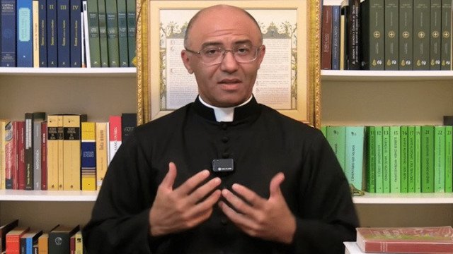 Quem é o padre brasileiro que desafia Vaticano e se rebelou após excomunhão