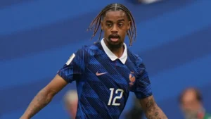 Barcola decide não renovar com PSG e abre chance de saída, diz jornal