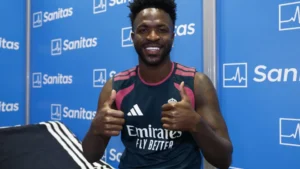 Vini Jr. curte foto de atriz e reage com emoji: “Uau”