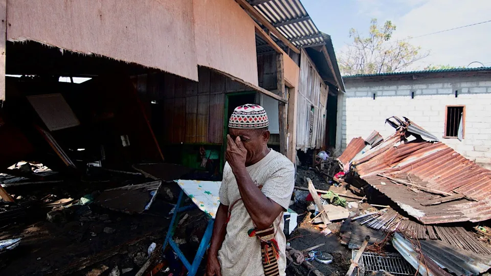 Sobe para 50 o número de mortos após terremoto na Indonésia