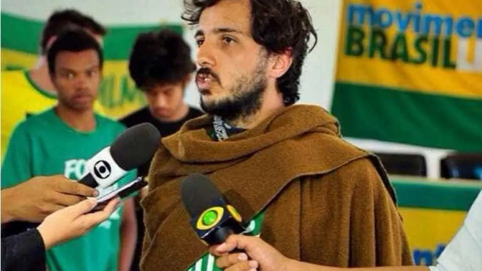 Renan Santos defende acabar com Justiça do Trabalho, diz que CLT