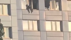 Mulher salta do 11º andar para escapar de incêndio em Berlim; veja