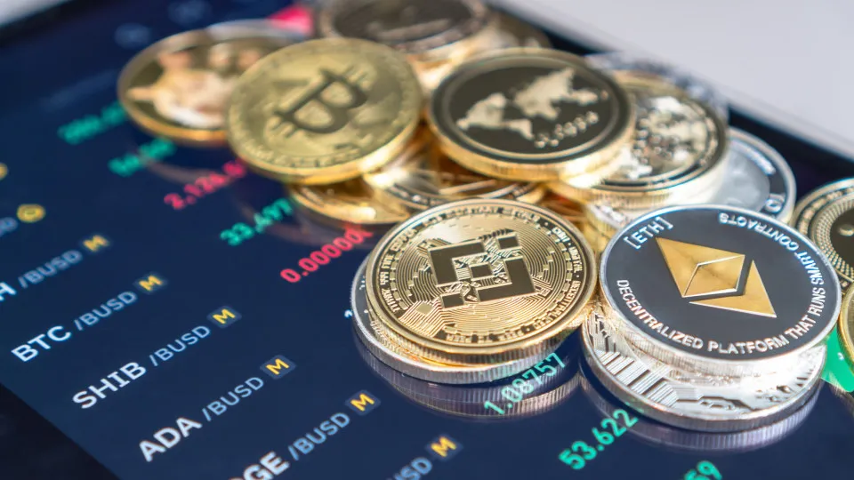 Bitcoin volta a superar US$ 80 mil após três meses e sobe quase 25% em uma semana