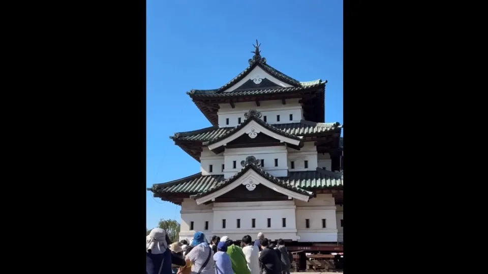 1.800 pessoas puxam castelo de 360 toneladas de volta ao lugar no Japão
