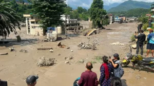 Avalanche de lama causa pânico no Tibete e Nepal; centenas somem