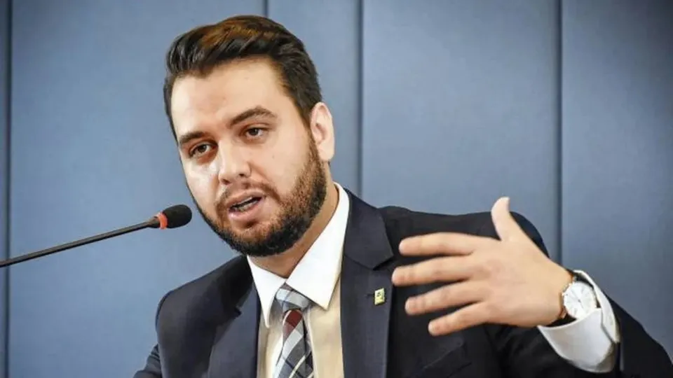 Juiz dos EUA diz que registro usado para prender Filipe Martins é falso e cobra documento