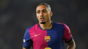 Raphinha retoma boa fase no Barcelona antes de voltar à seleção