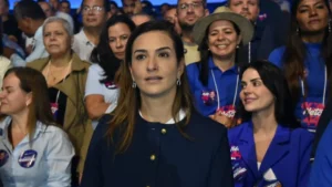 Deputada do PL sofre infarto durante campanha e é internada na UTI
