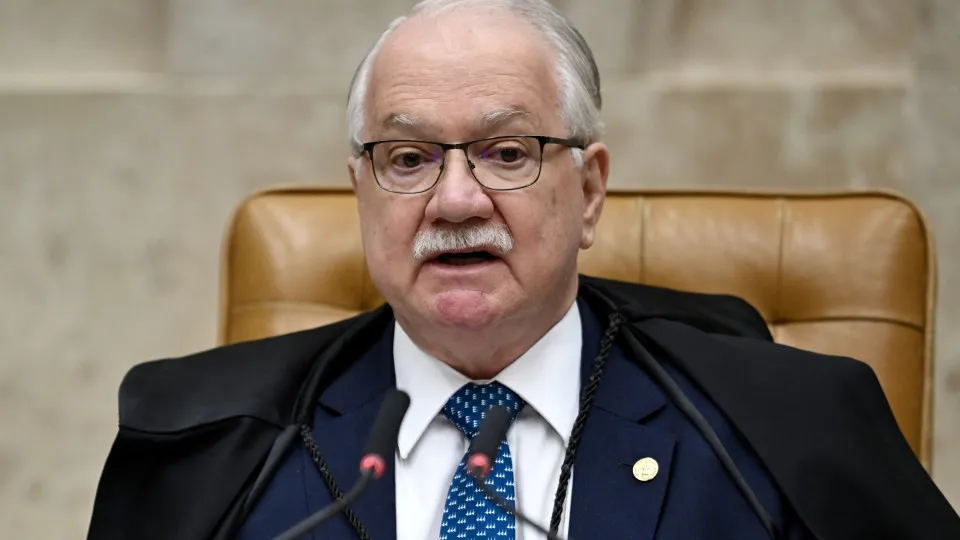 Fachin adia discussão sobre postagens de Nossa Senhora no STF