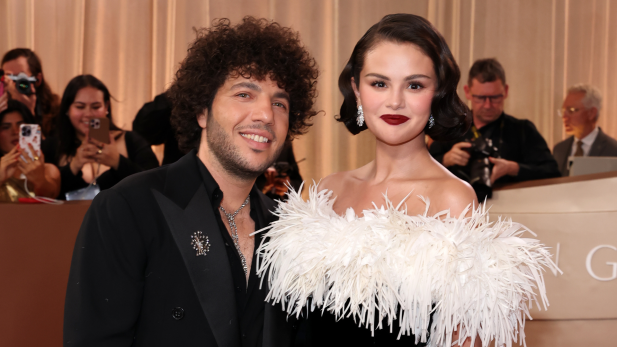 Selena Gomez publica declaração de amor um dia após Benny Blanco ser criticado pela web por sua higiene. (Foto: Getty)
