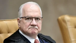 Fachin nega pedido para julgar Mendonça junto com Moraes e marca outra sessão para o dia 23