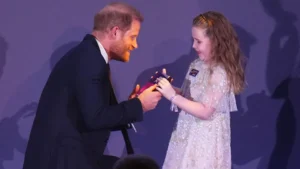 Príncipe Harry revela detalhe sobre a filha Lilibet em evento em Londres