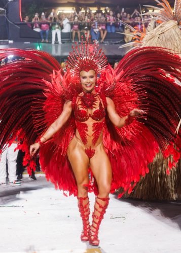 Virginia estreou como Rainha de Bateria da Grande Rio no Carnaval deste ano. (Foto: Manu Scarpa/Brazil News)